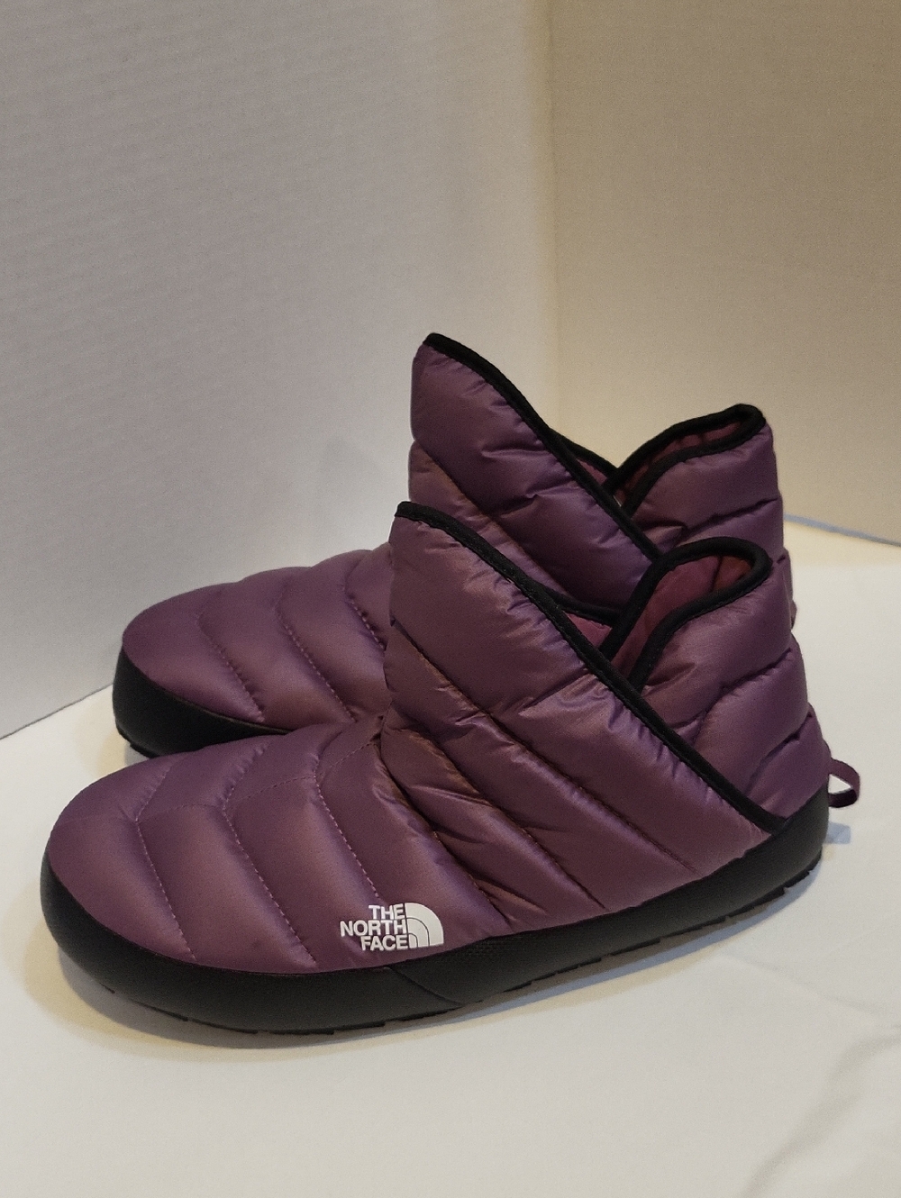 The North Face Women's Quilted Slip-On Slippers in Purple and Black Size 10 - Picture 4 of 8